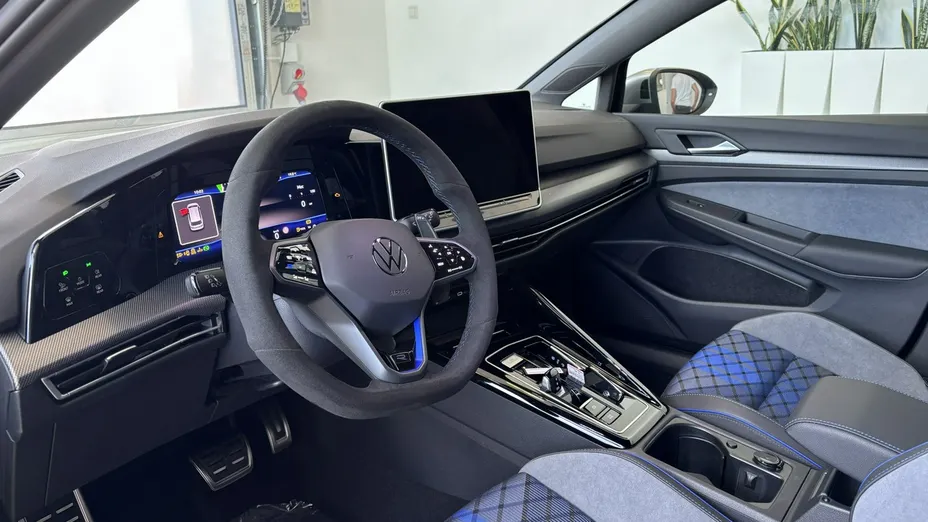 VOLKSWAGEN Golf -