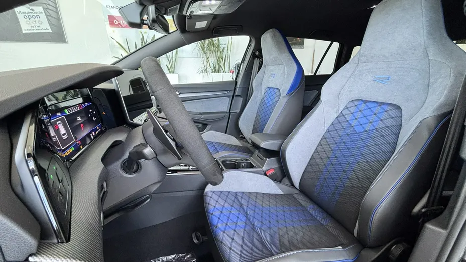 VOLKSWAGEN Golf -