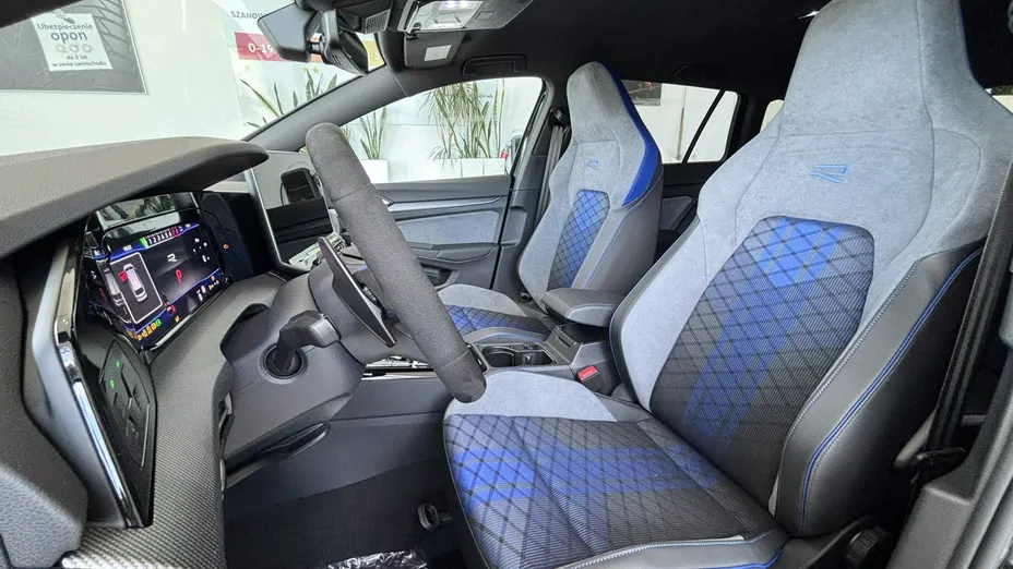 VOLKSWAGEN Golf -