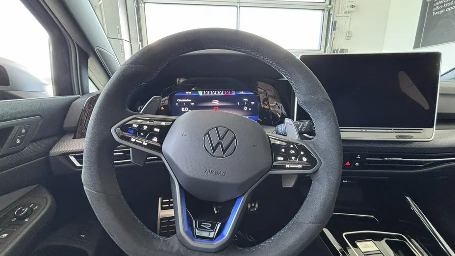 VOLKSWAGEN Golf -