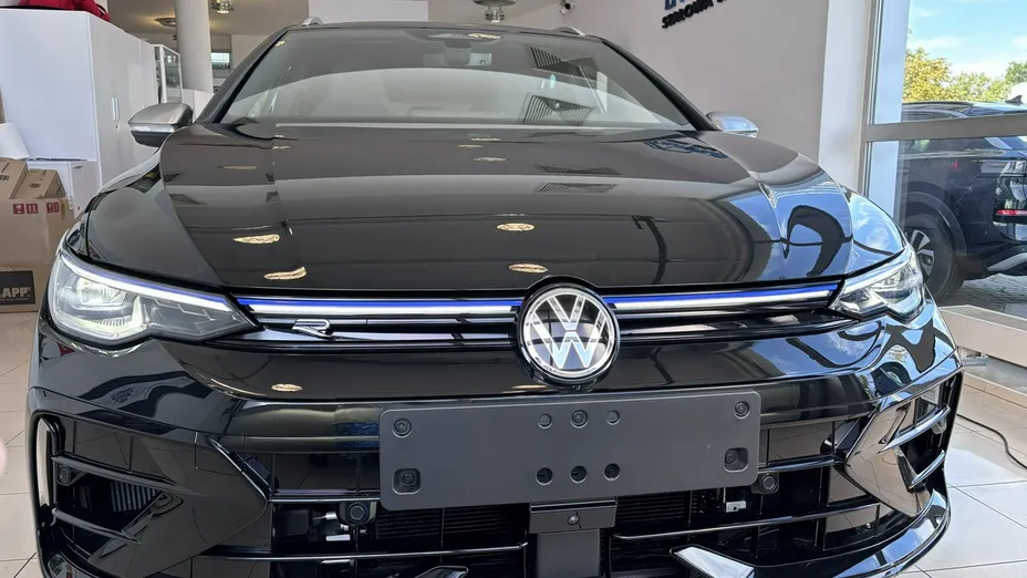 VOLKSWAGEN Golf -
