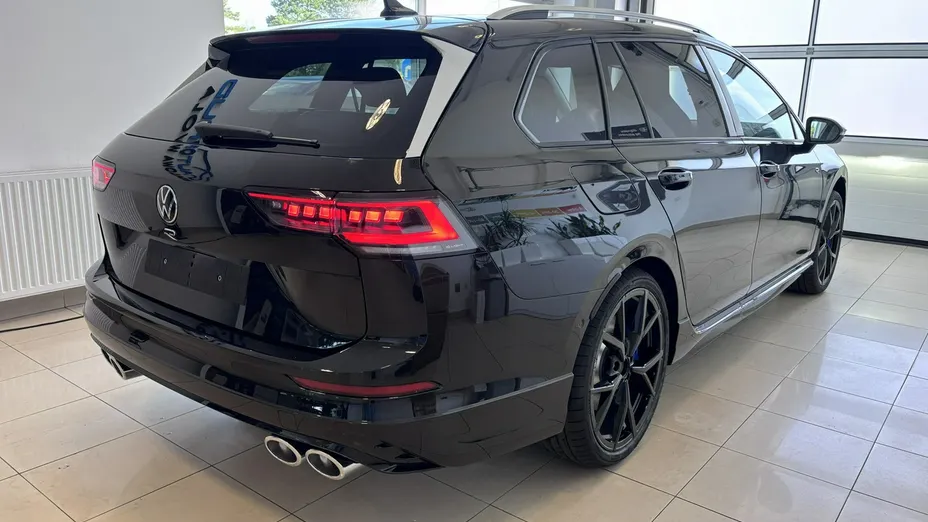 VOLKSWAGEN Golf -