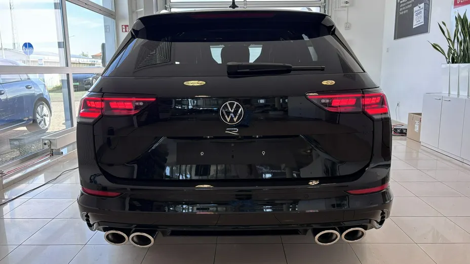 VOLKSWAGEN Golf -