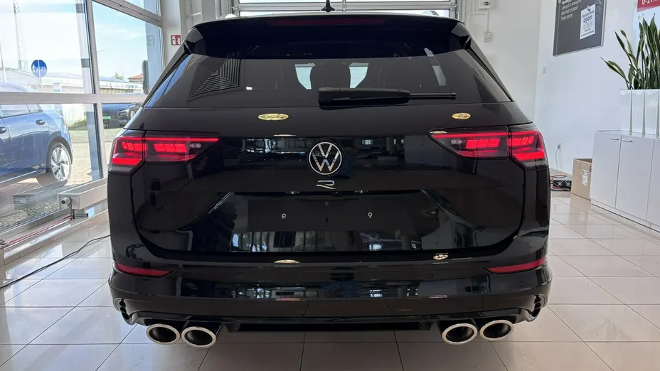 VOLKSWAGEN Golf -