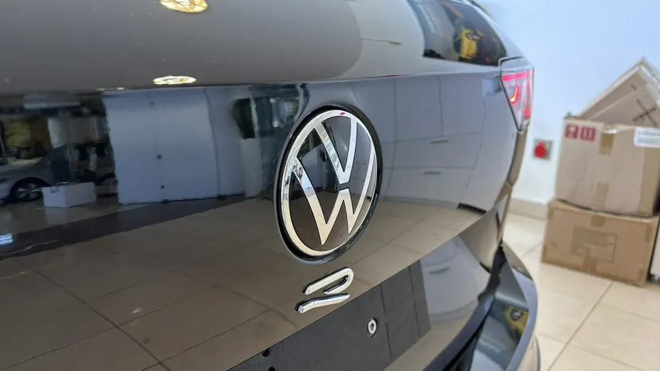 VOLKSWAGEN Golf -