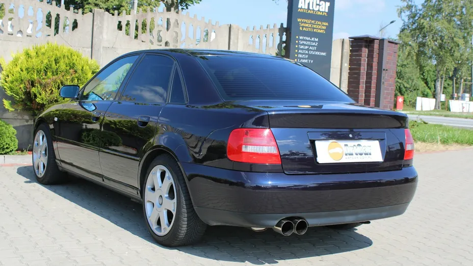 AUDI A4 -