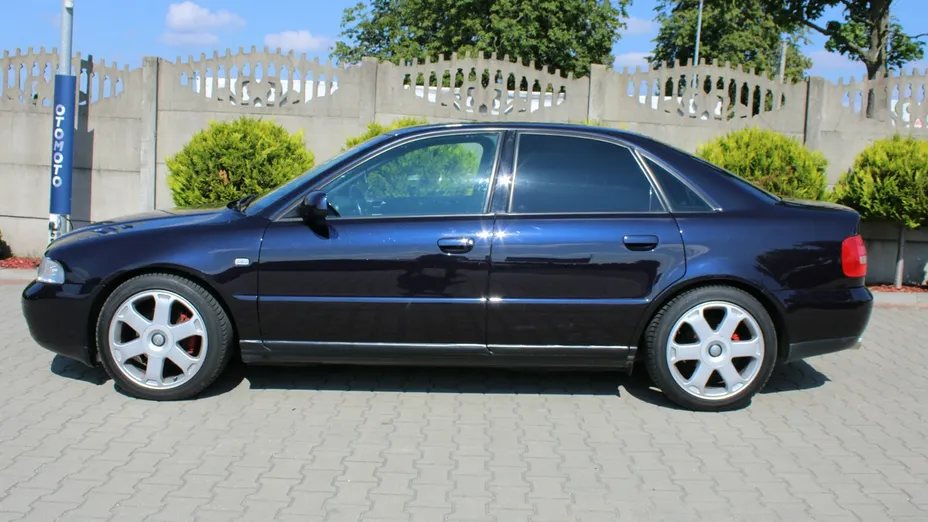 AUDI A4 -