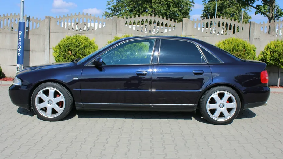 AUDI A4 -