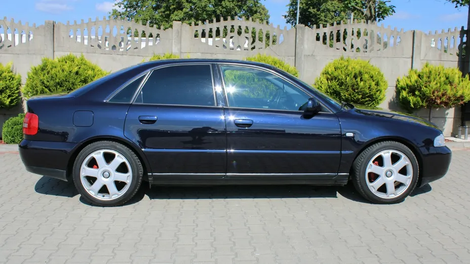 AUDI A4 -