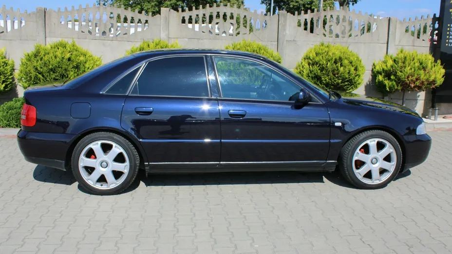AUDI A4 -