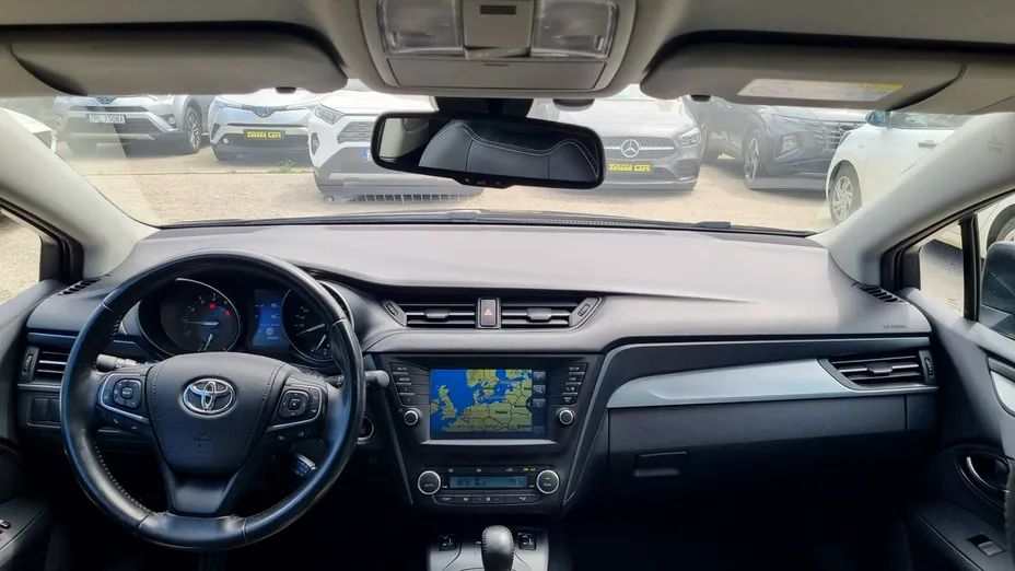 TOYOTA Avensis -