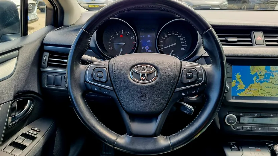 TOYOTA Avensis -