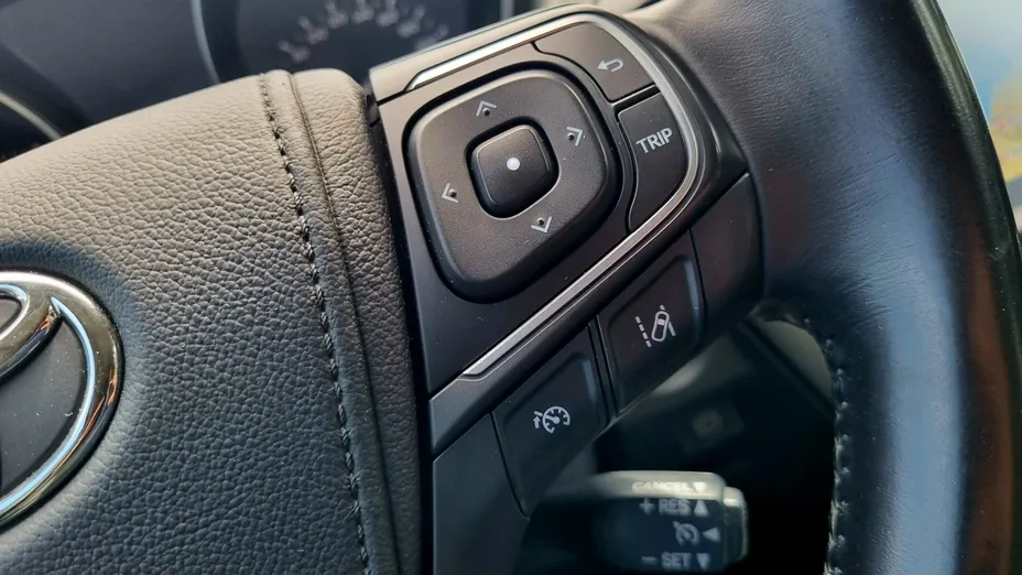 TOYOTA Avensis -