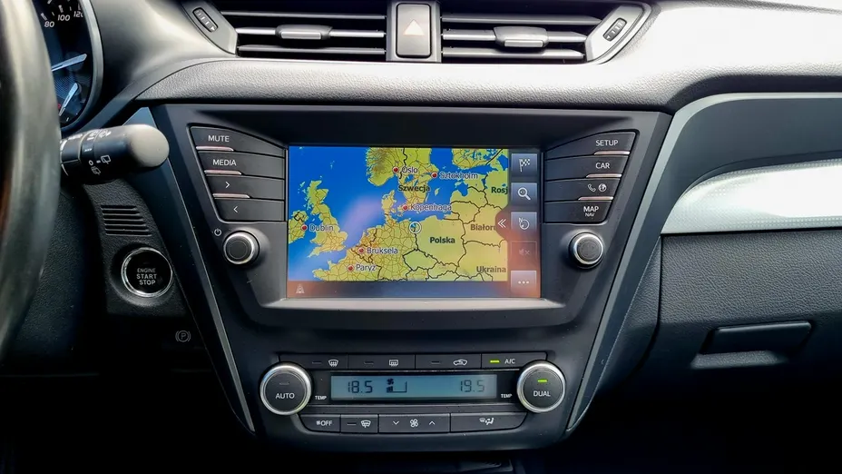TOYOTA Avensis -