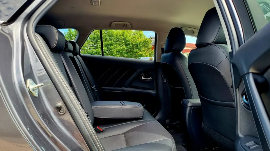 TOYOTA Avensis -