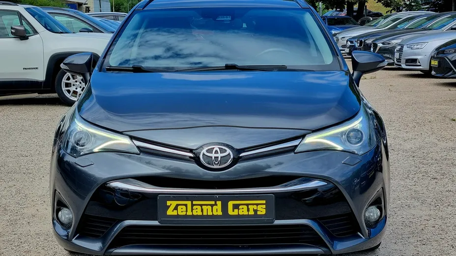 TOYOTA Avensis -