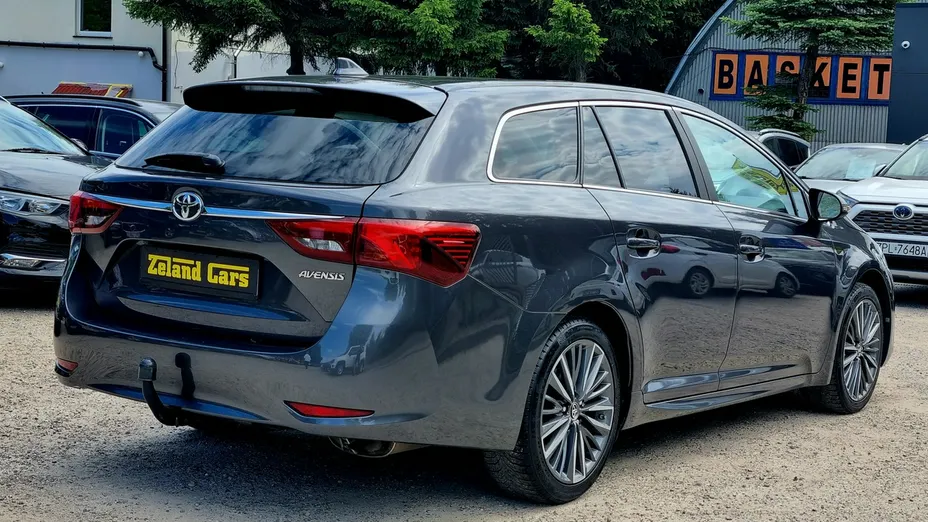 TOYOTA Avensis -