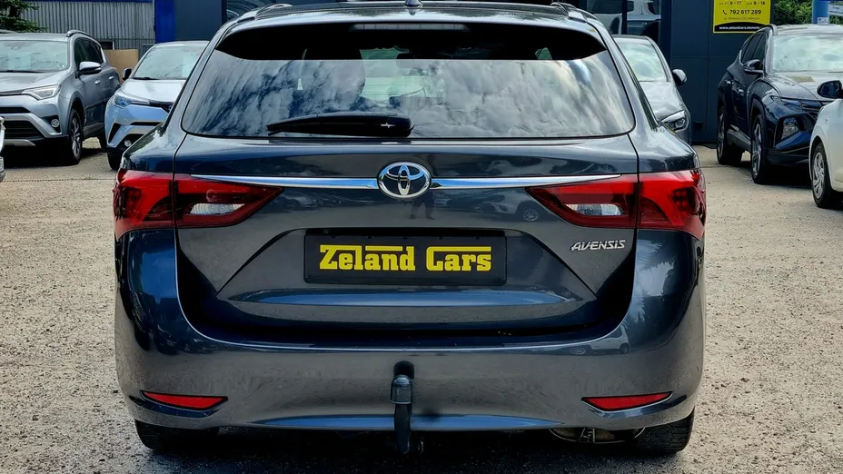 TOYOTA Avensis -