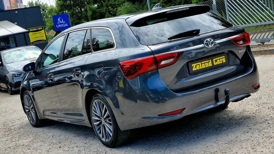 TOYOTA Avensis -