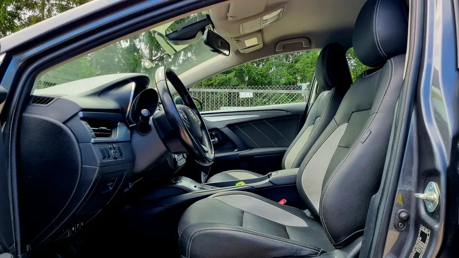 TOYOTA Avensis -
