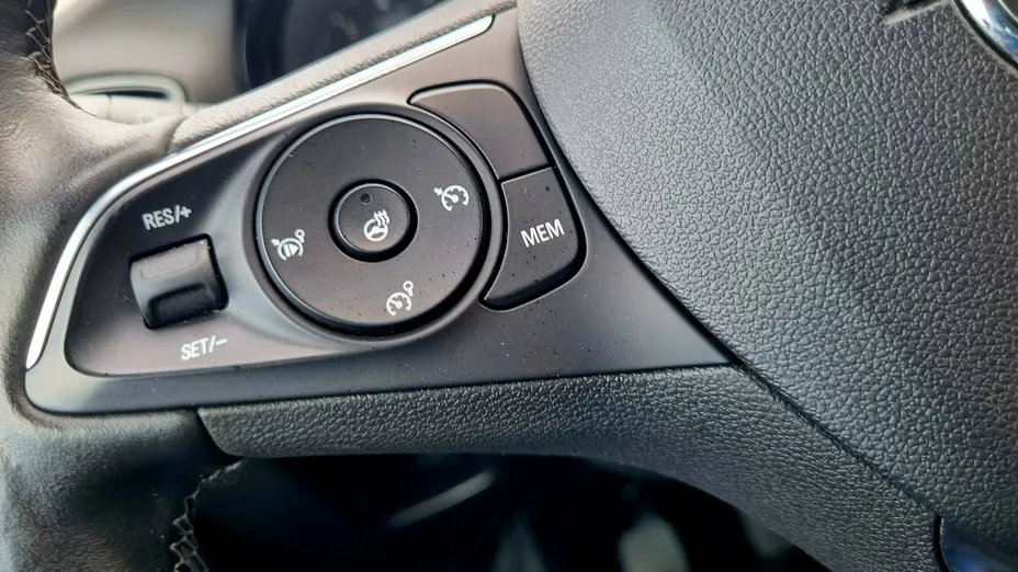 OPEL Crossland X -