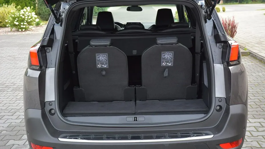 PEUGEOT 5008 -