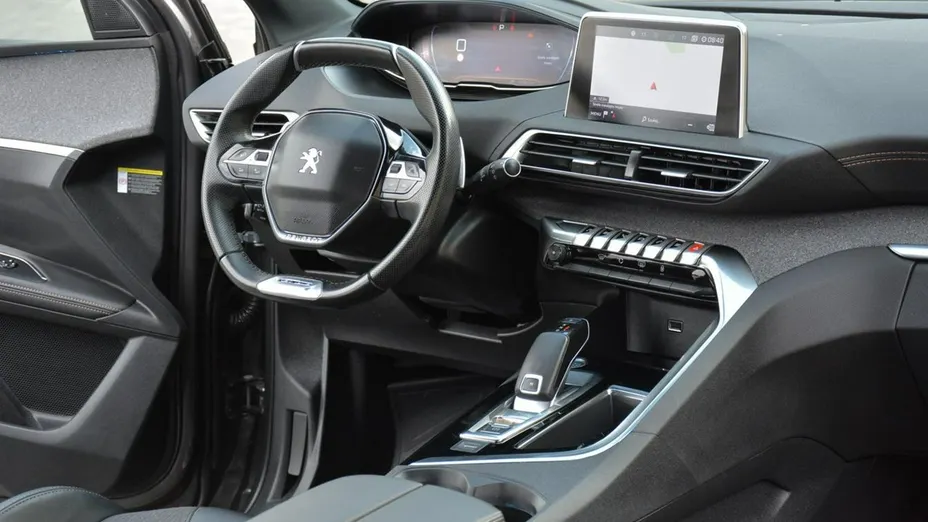 PEUGEOT 5008 -