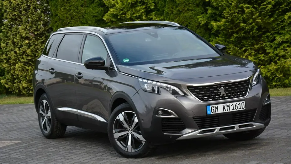 PEUGEOT 5008 -