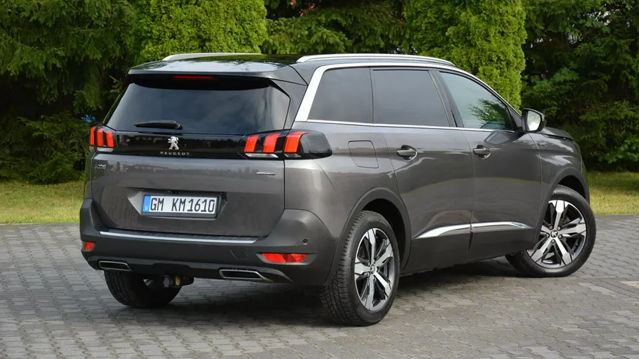 PEUGEOT 5008 -