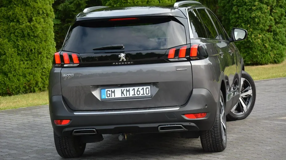 PEUGEOT 5008 -