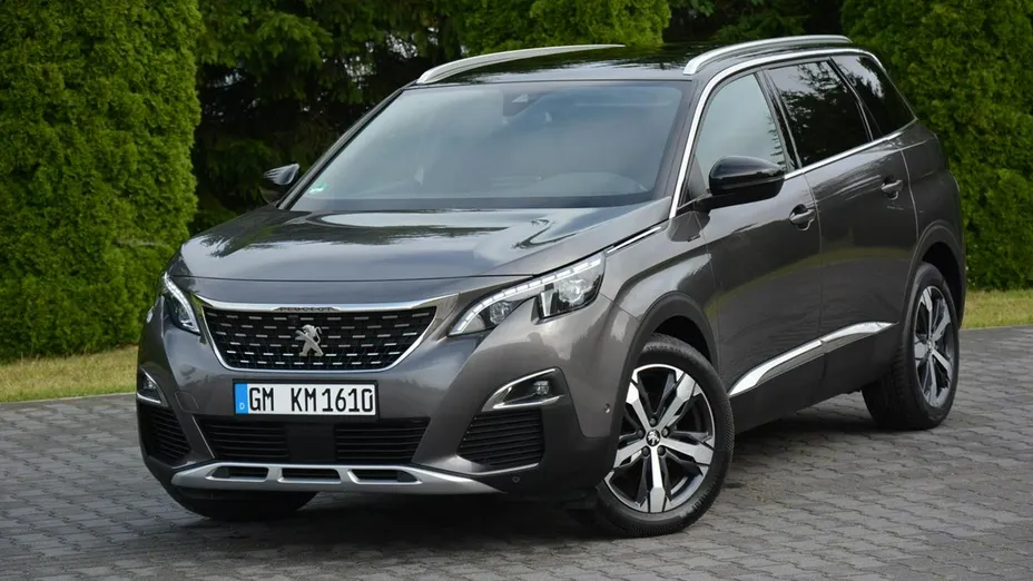 PEUGEOT 5008 -