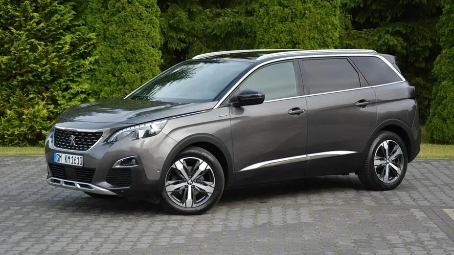PEUGEOT 5008 -