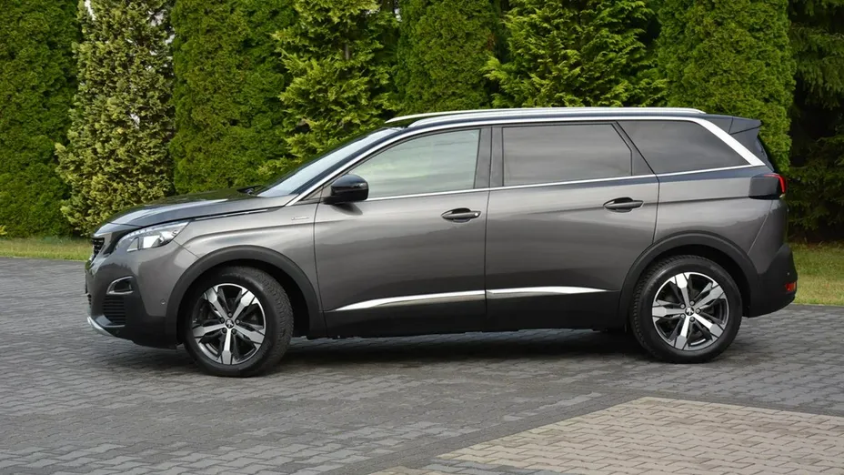 PEUGEOT 5008 -