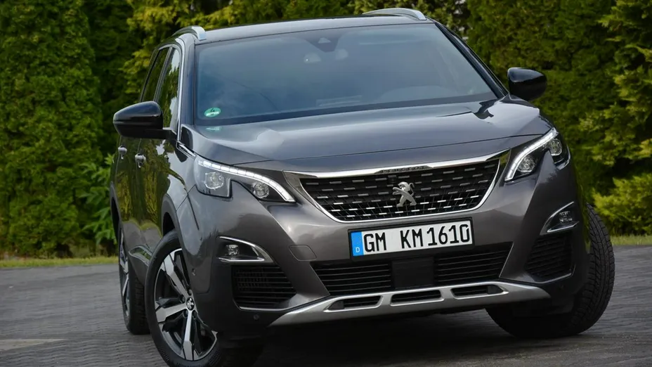 PEUGEOT 5008 -