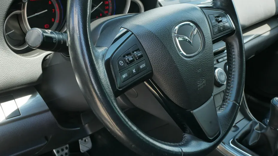 MAZDA 6 -