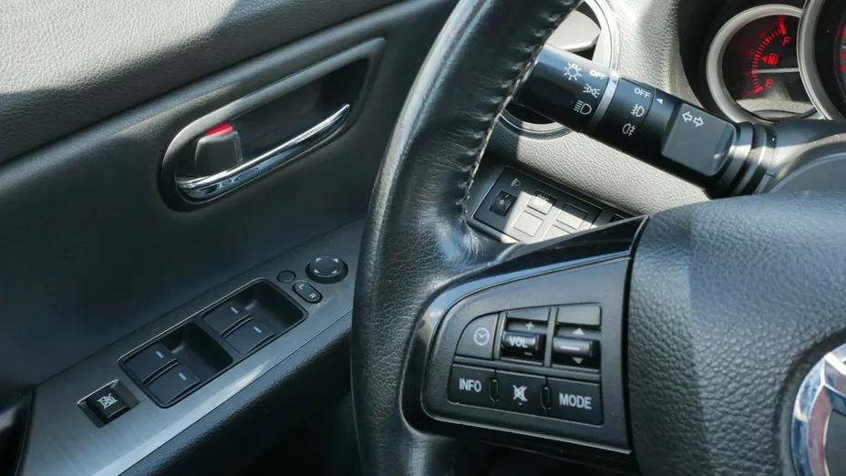 MAZDA 6 -