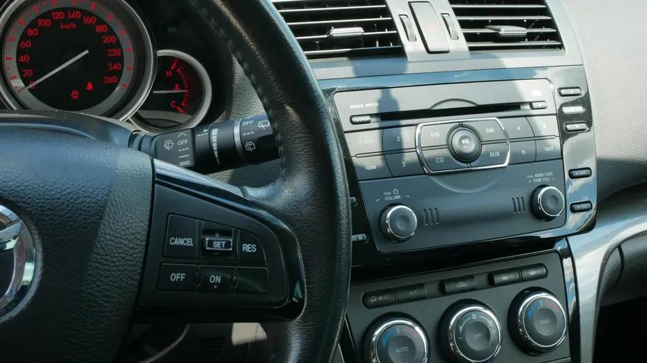 MAZDA 6 -
