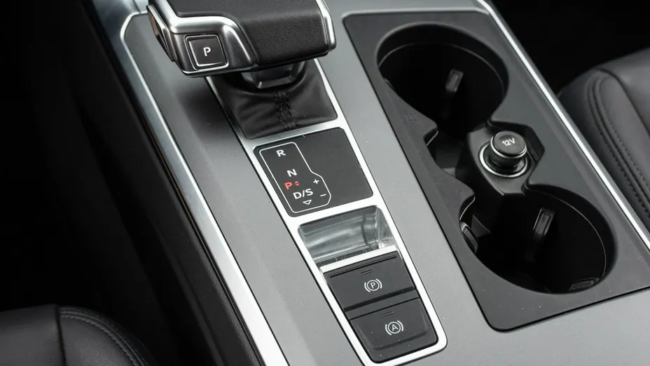 AUDI A6 -