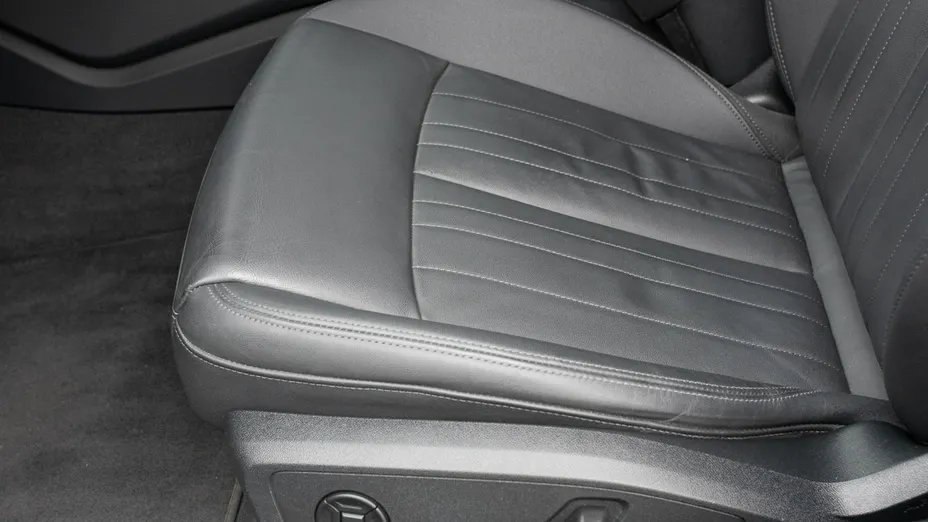 AUDI A6 -