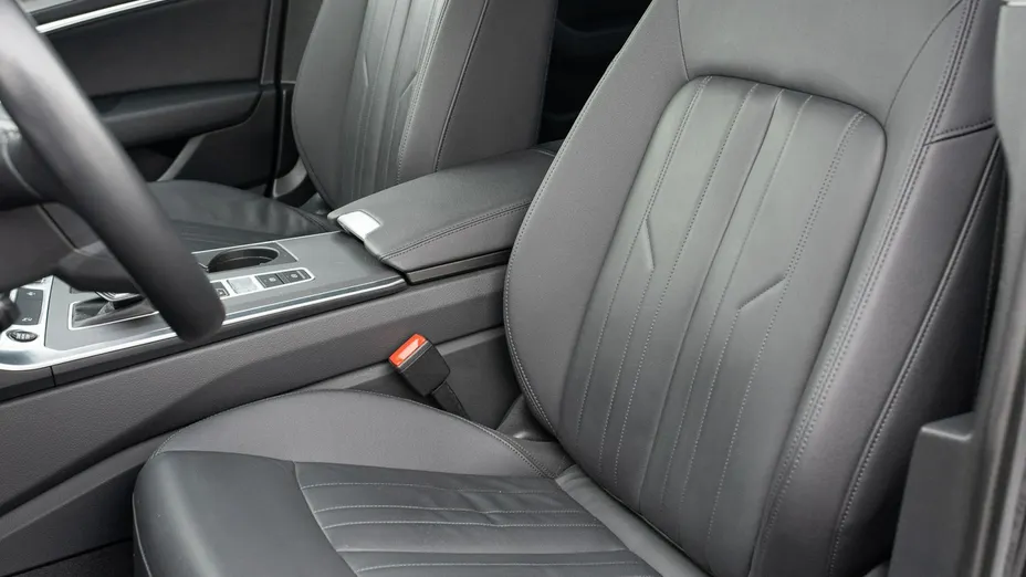 AUDI A6 -