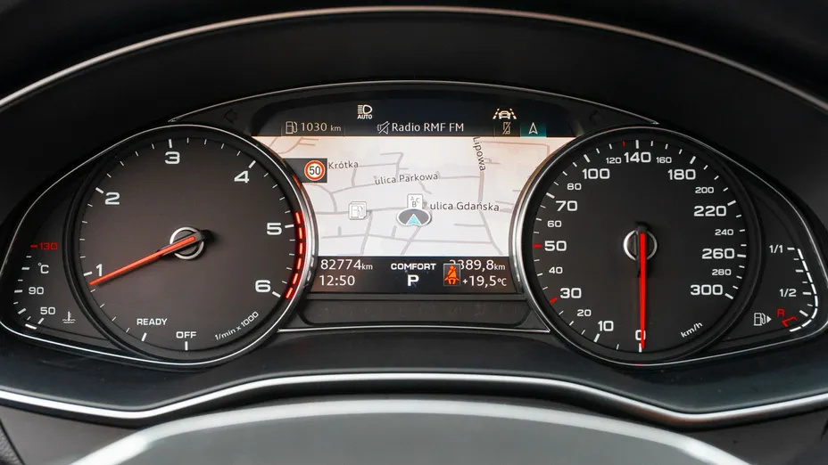 AUDI A6 -