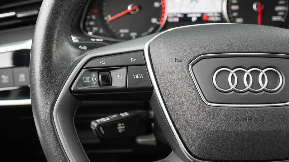 AUDI A6 -