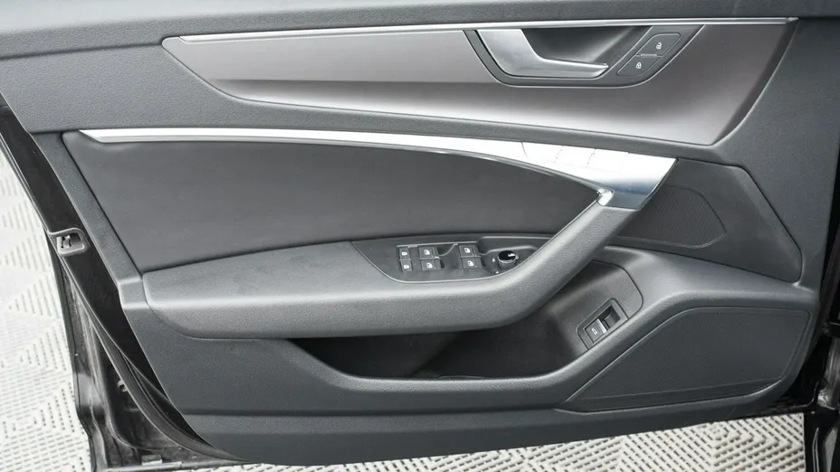 AUDI A6 -