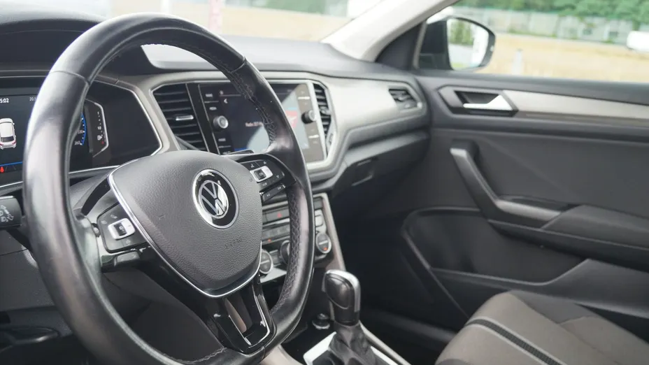 VOLKSWAGEN T-ROC -