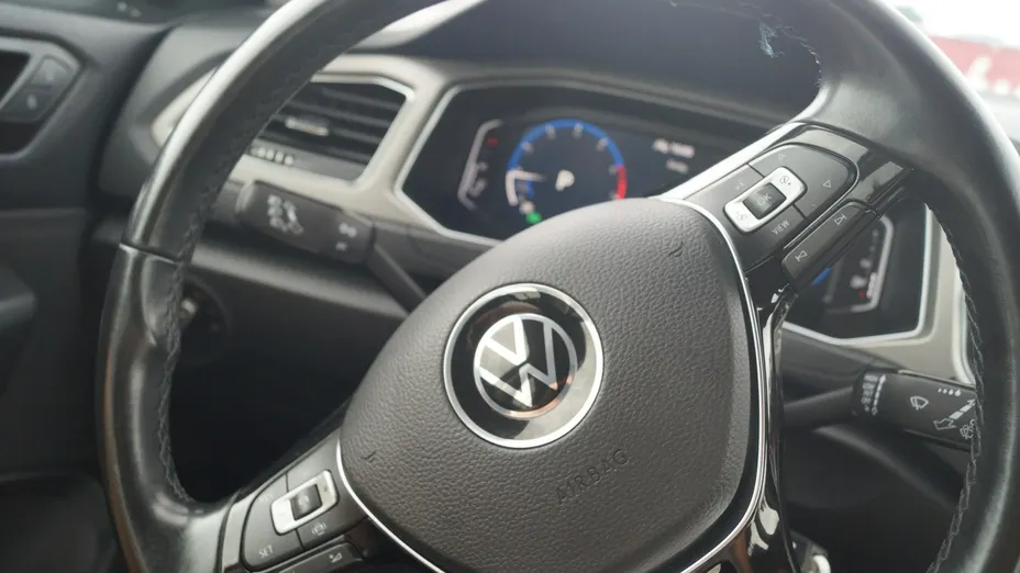 VOLKSWAGEN T-ROC -