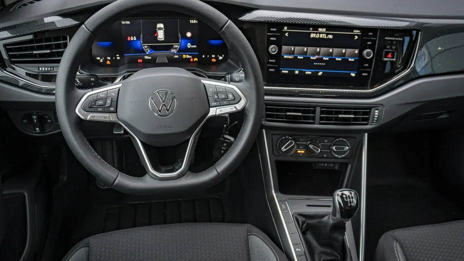 VOLKSWAGEN Polo -