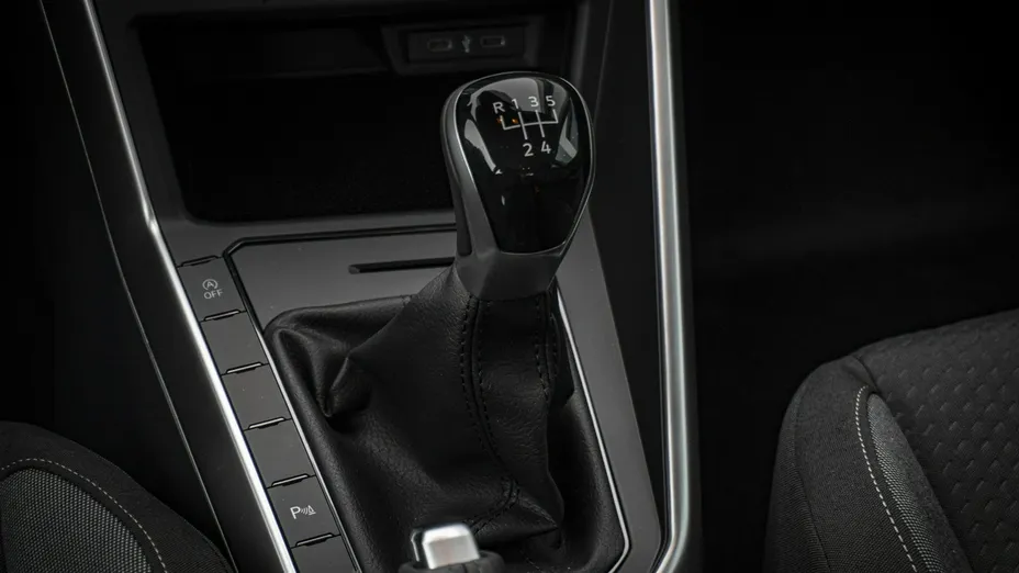 VOLKSWAGEN Polo -