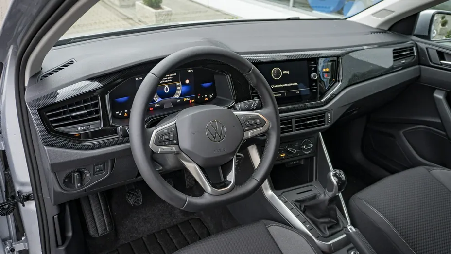 VOLKSWAGEN Polo -