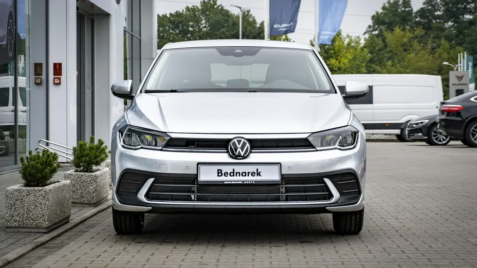 VOLKSWAGEN Polo -