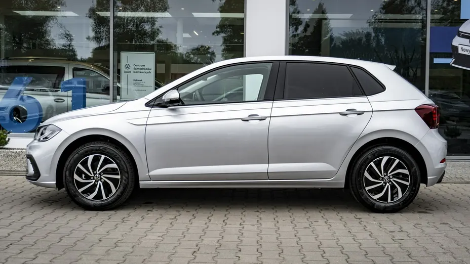 VOLKSWAGEN Polo -